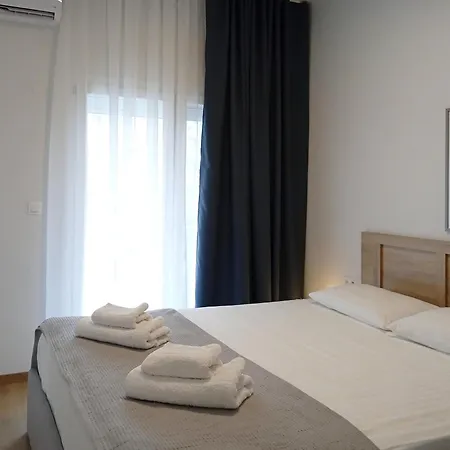 Zeus Executive Apartment *