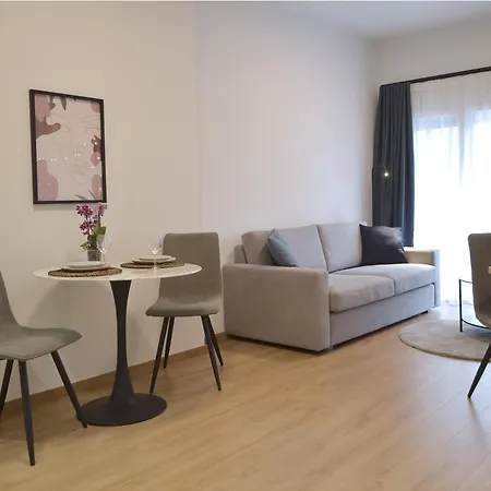 Zeus Executive Apartment *