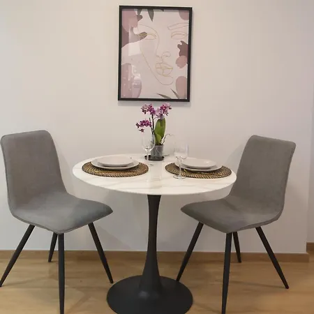 Zeus Executive Apartment *
