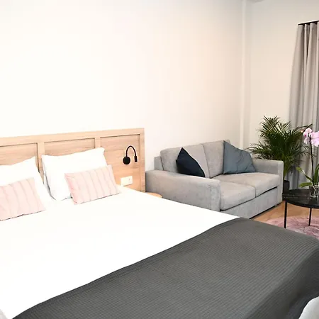 Zeus Executive Apartment *