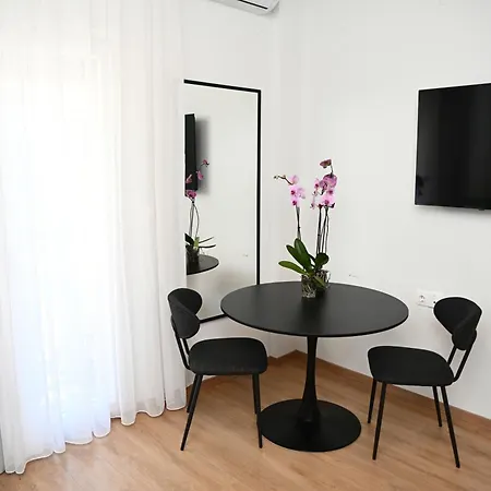 Zeus Executive Salonic